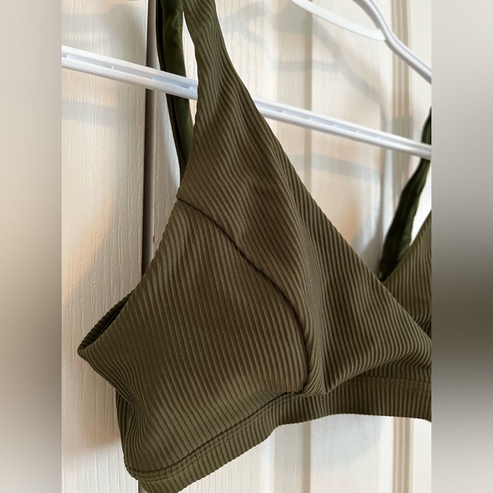 Lululemon Clear Waters Bikini Top *C/ D Cup in Landscape Green, Size 6